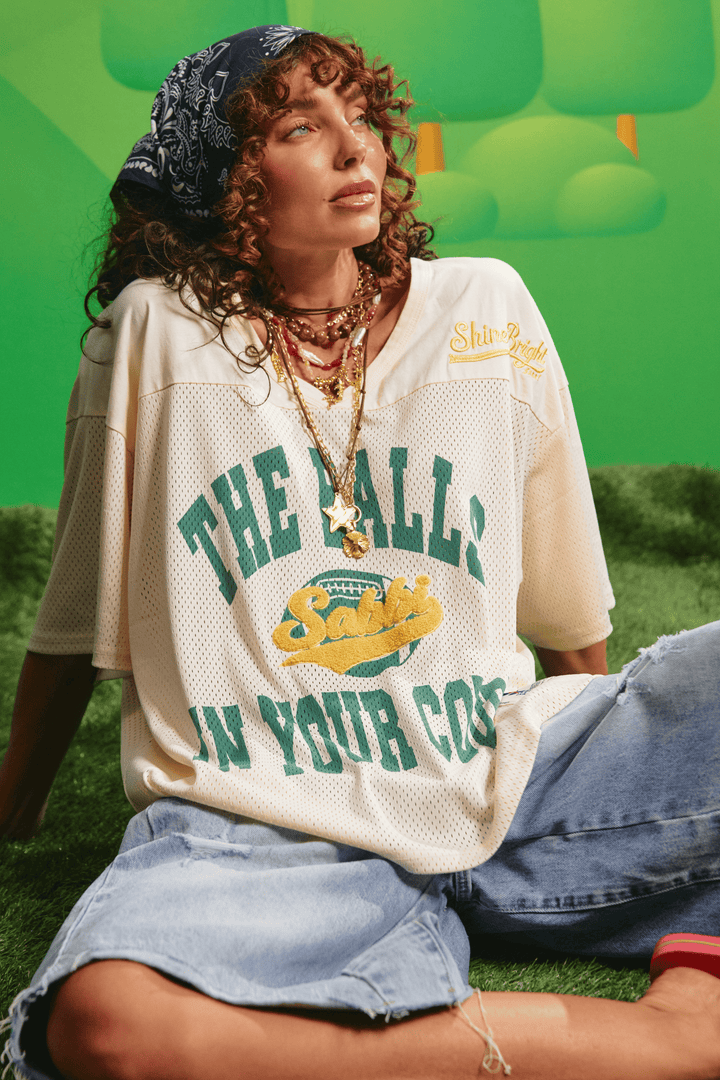 Model wearing the Sabbi Court Side mesh tee, full front view