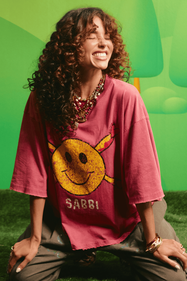 Model wearing the Sabbi Guy Smiley tee, front view