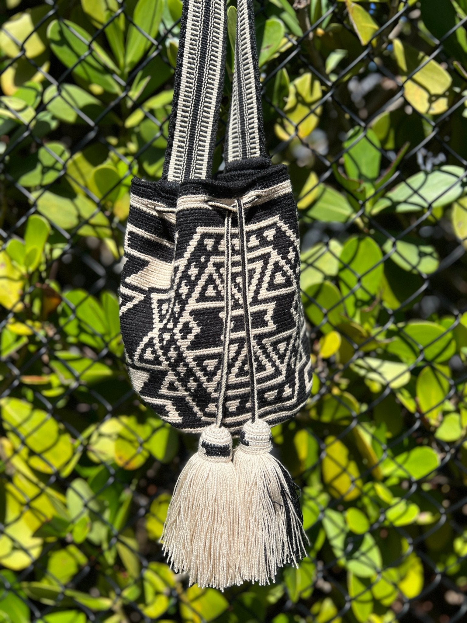 Chila Colombina Barranquilla Medium Bag - Black + White - Meadow