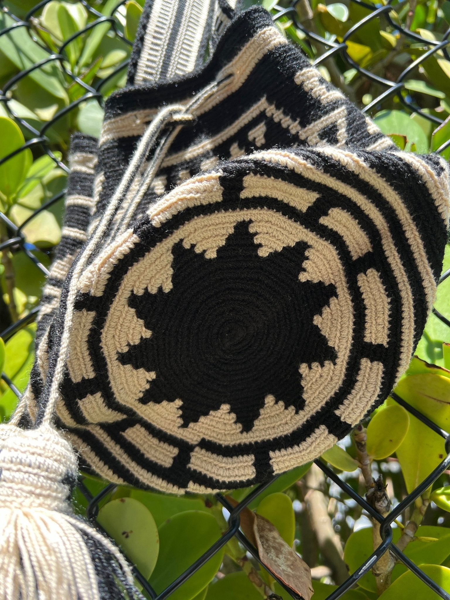 Chila Colombina Barranquilla Medium Bag - Black + White - Meadow