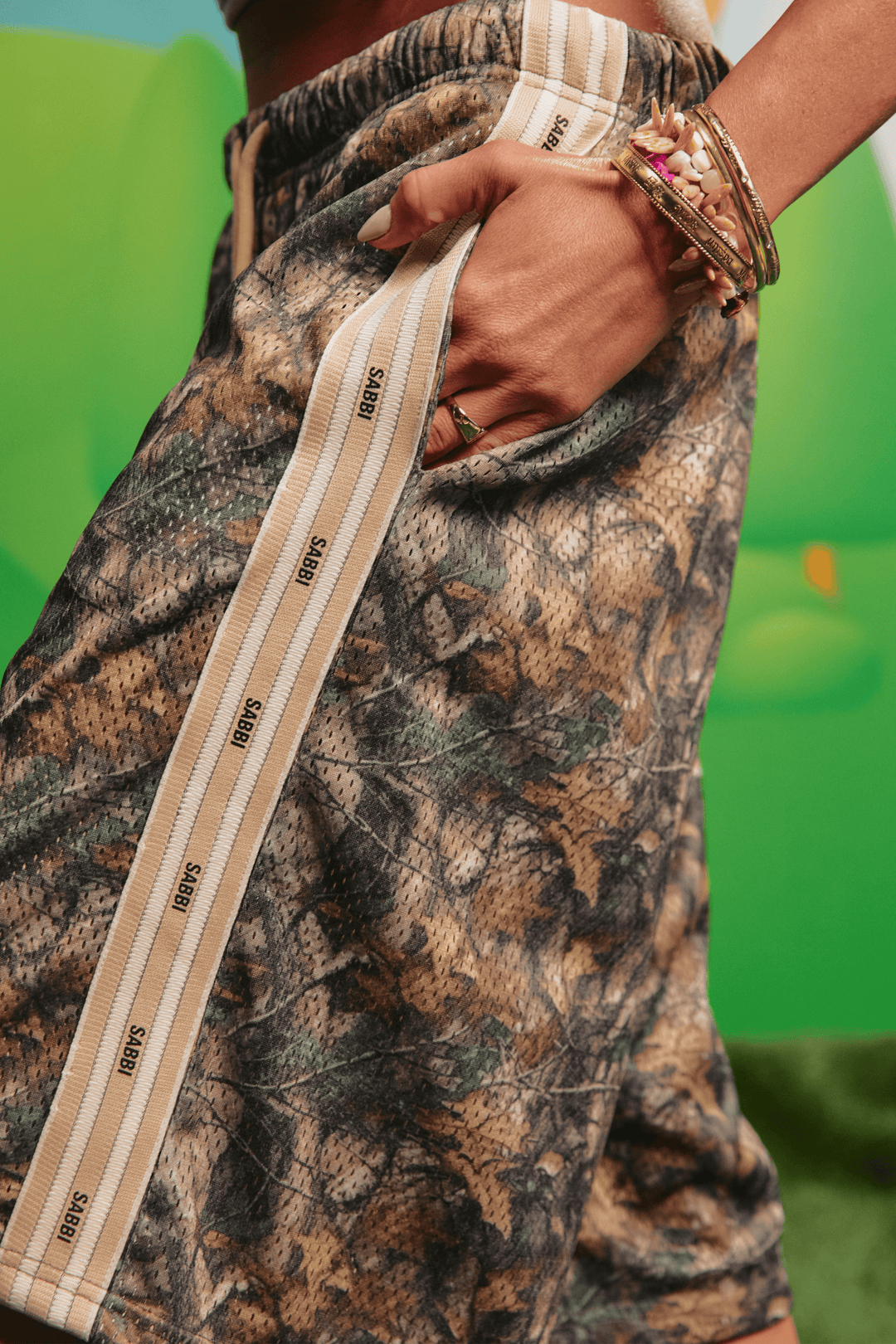 Close-up detail of the SABBI branding on the side stripe