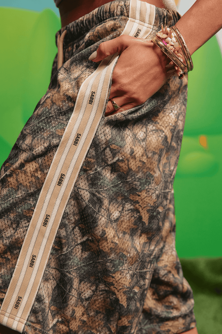 Close-up detail of the SABBI branding on the side stripe