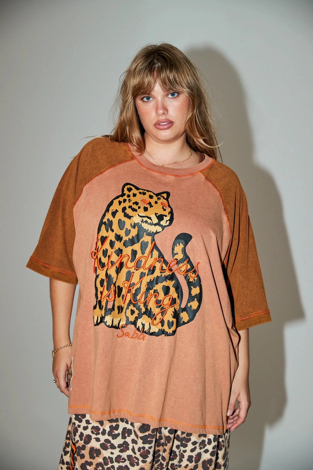 Sabbi Raglan Choose Kindness Tee - Mocha - Meadow Collectiveraglan tee
