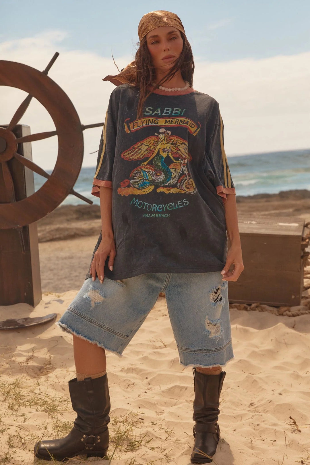 Sabbi The Very Oversized Flying Mermaid Tee - Black - Meadow Collectivet shirt