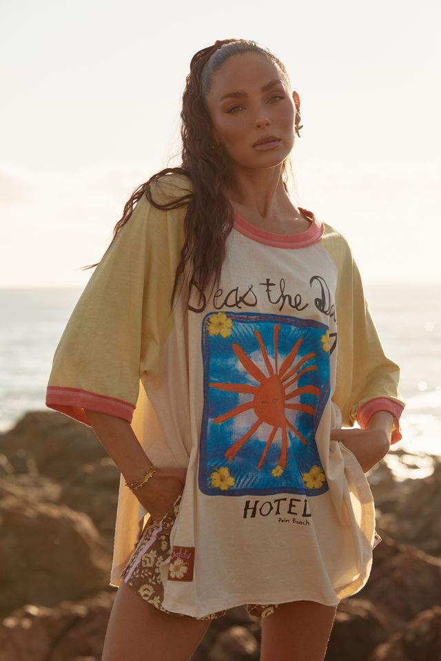 Sabbi Very Oversized Seas The Day Hotel Tee - Sand - Meadow Collectivegraphic tee